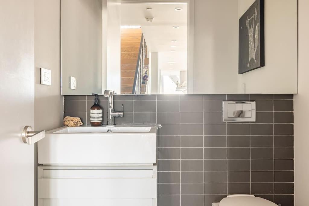 Apartment Brand New Five Bedroom Penthouse