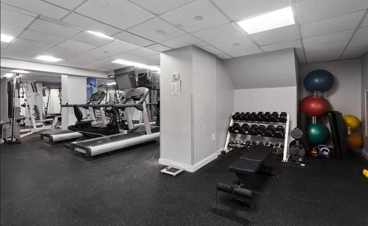 73-1111 New Uws Doorman Gym * New York