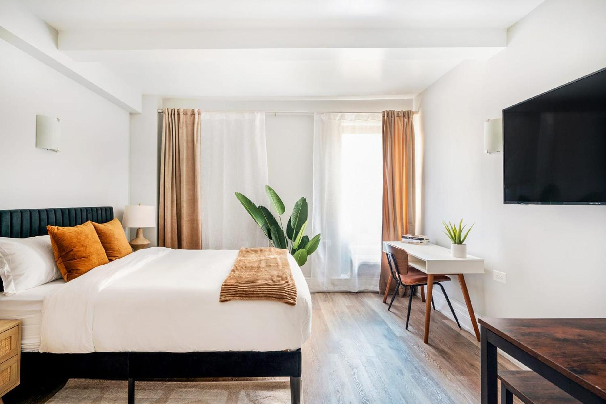 73-410 Luxury 24 Dm New Uws Gym Laundry New York