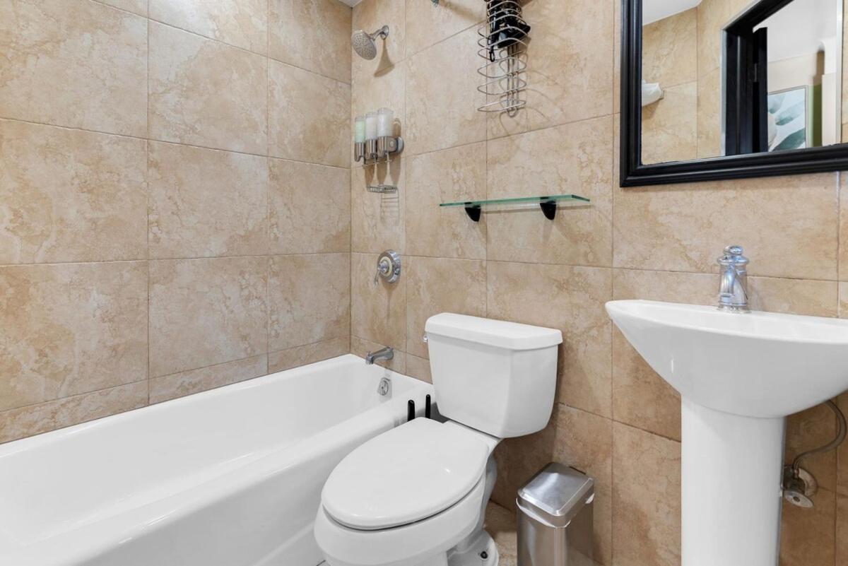 Cozy 2br With Gym And Walk To Times Square *
