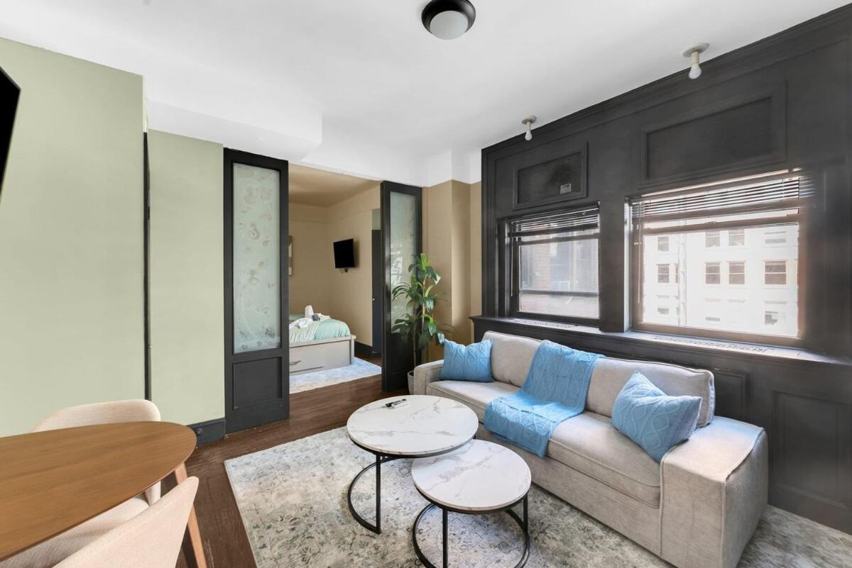 Cozy 2br With Gym And Walk To Times Square *