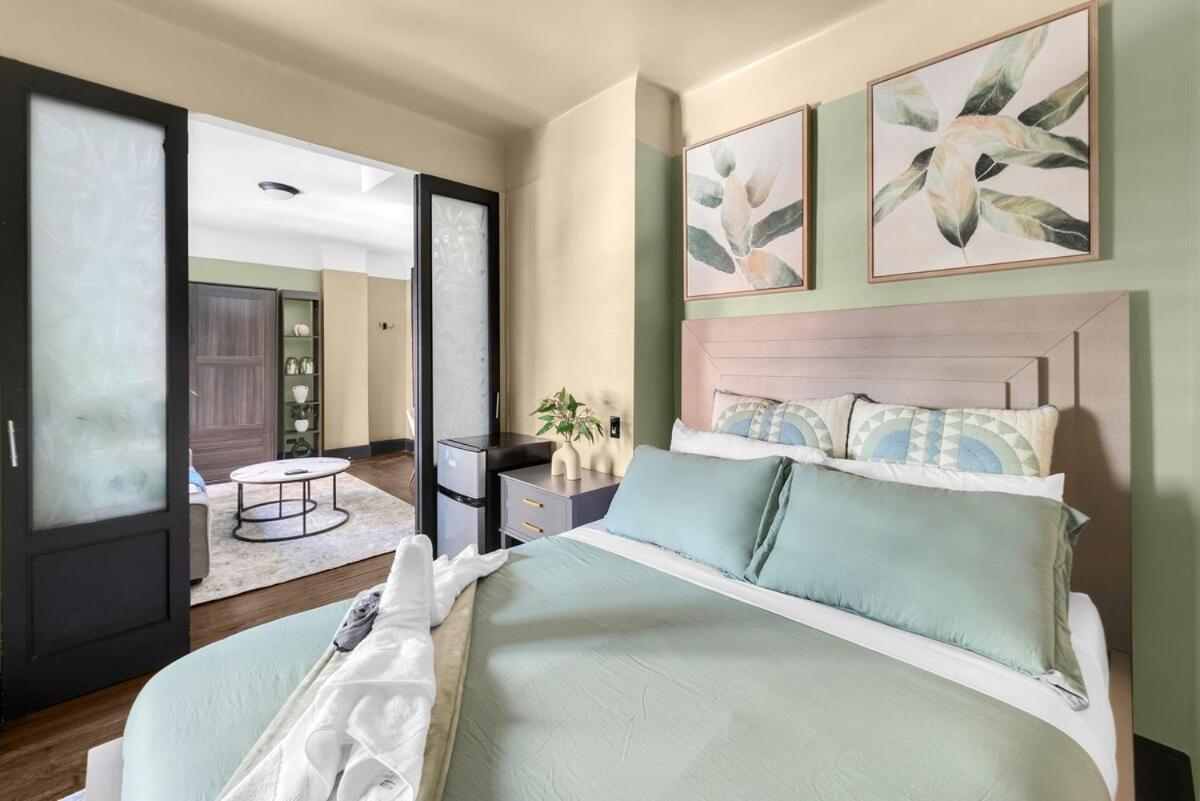 Cozy 2br With Gym And Walk To Times Square Apartment