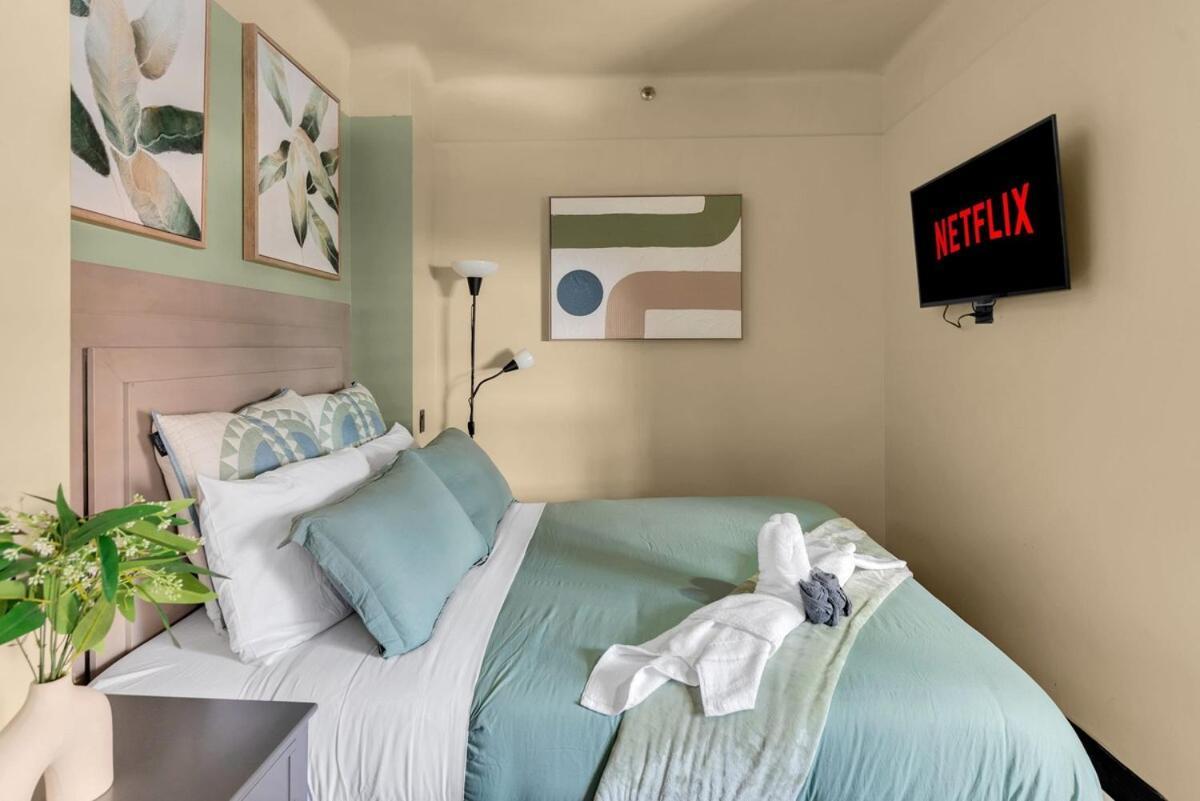 Cozy 2br With Gym And Walk To Times Square Apartment *