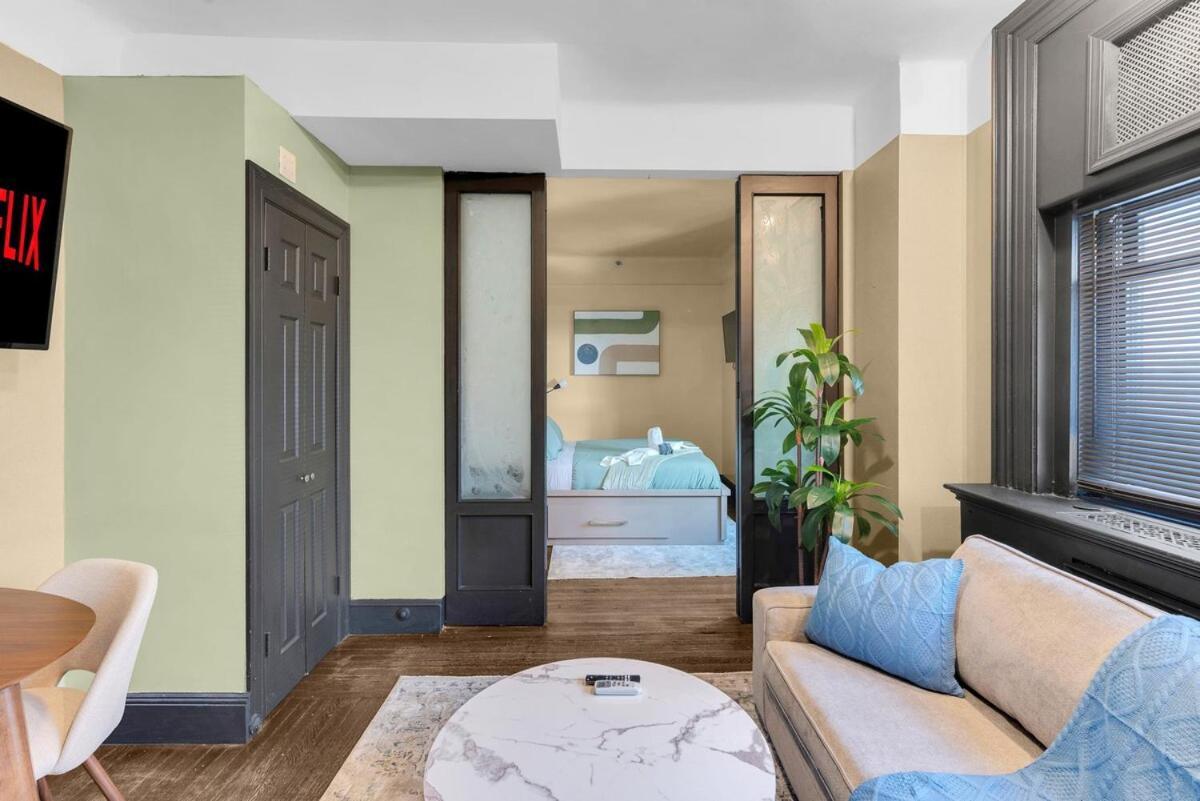Apartment Cozy 2br With Gym And Walk To Times Square *