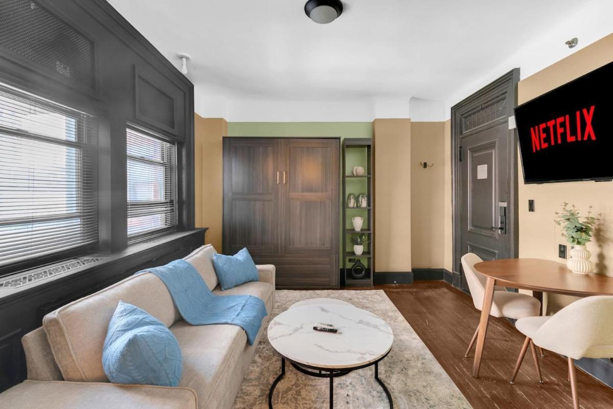Cozy 2br With Gym And Walk To Times Square * New York