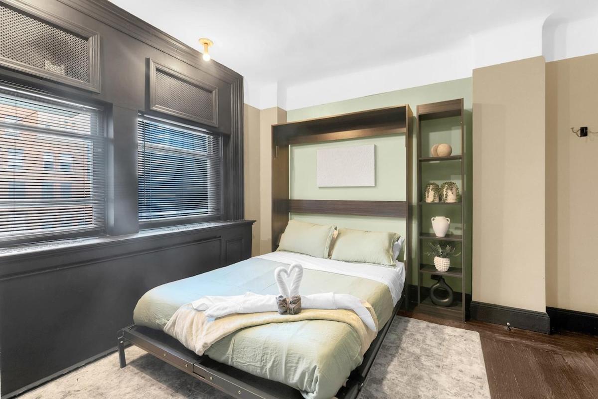 Cozy 2br With Gym And Walk To Times Square *