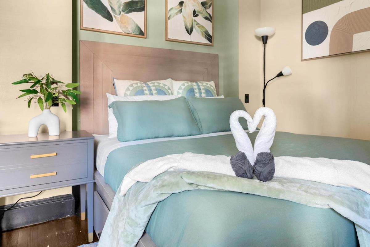 Cozy 2br With Gym And Walk To Times Square