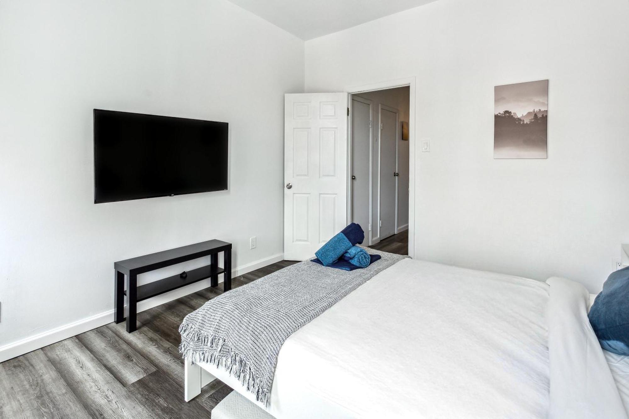 Apartment 3 Bedroom Family In Hells Kitchen New York