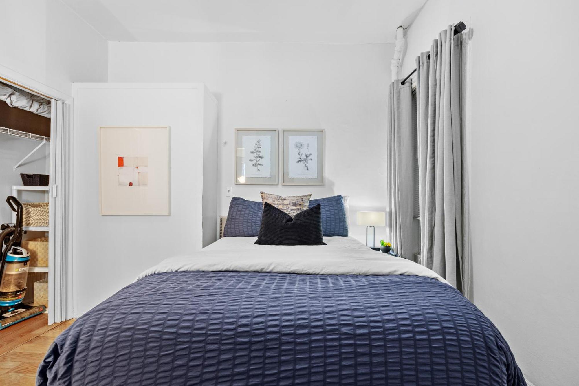 Quaint 2br Walk To Time Square *