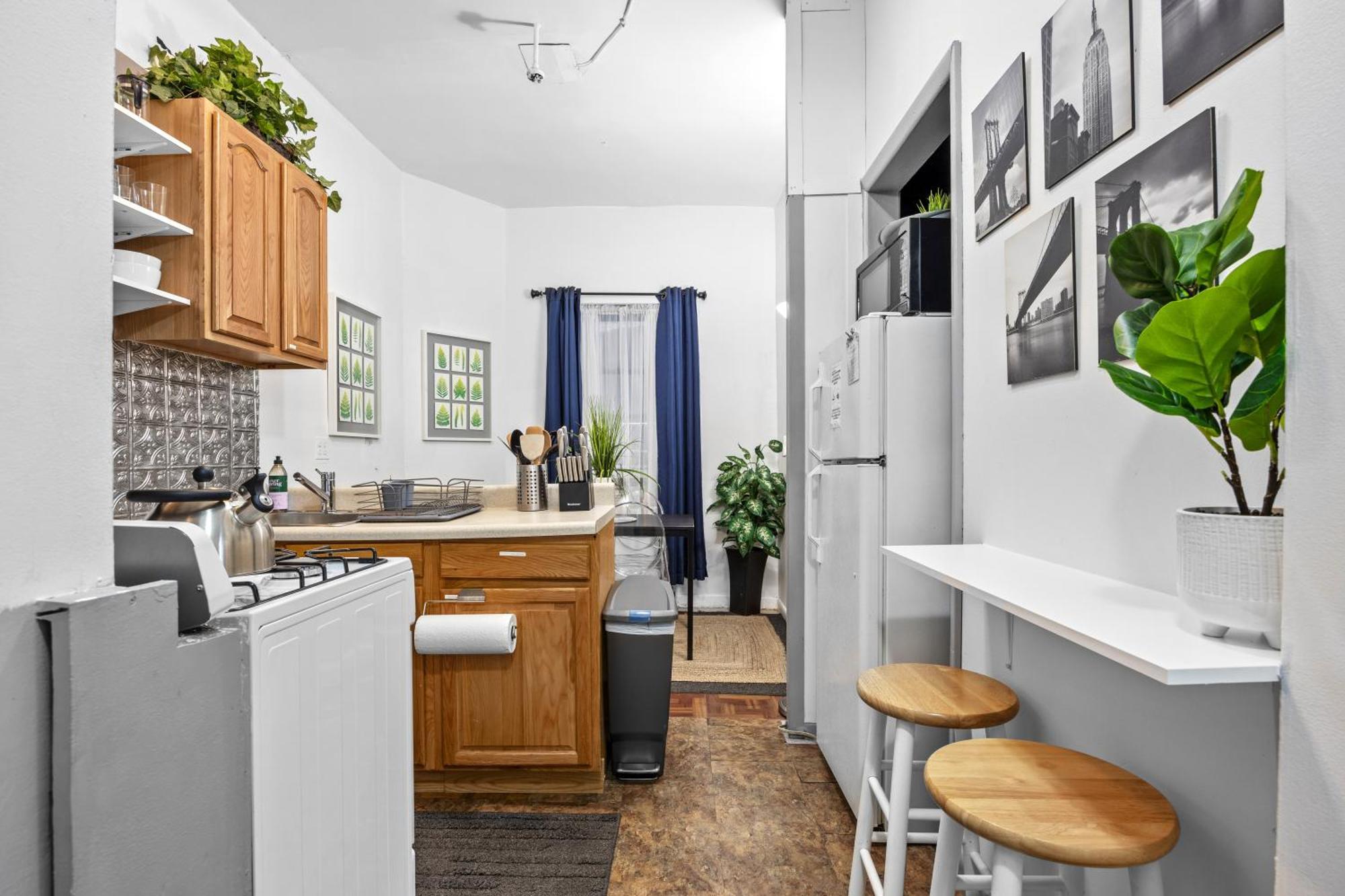 Quaint 2br Walk To Time Square *