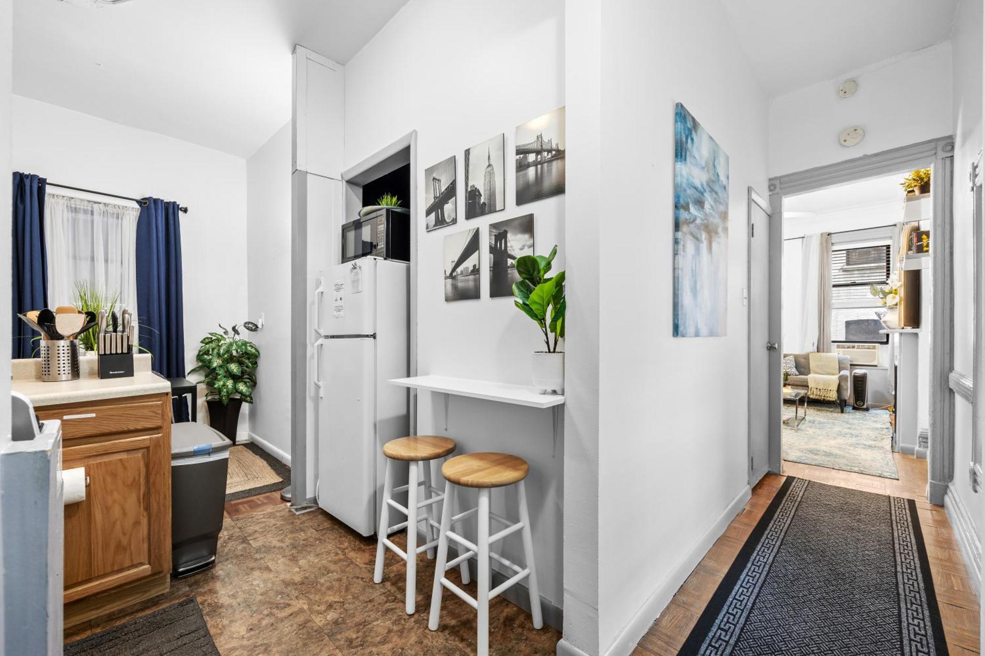 Quaint 2br Walk To Time Square Apartment