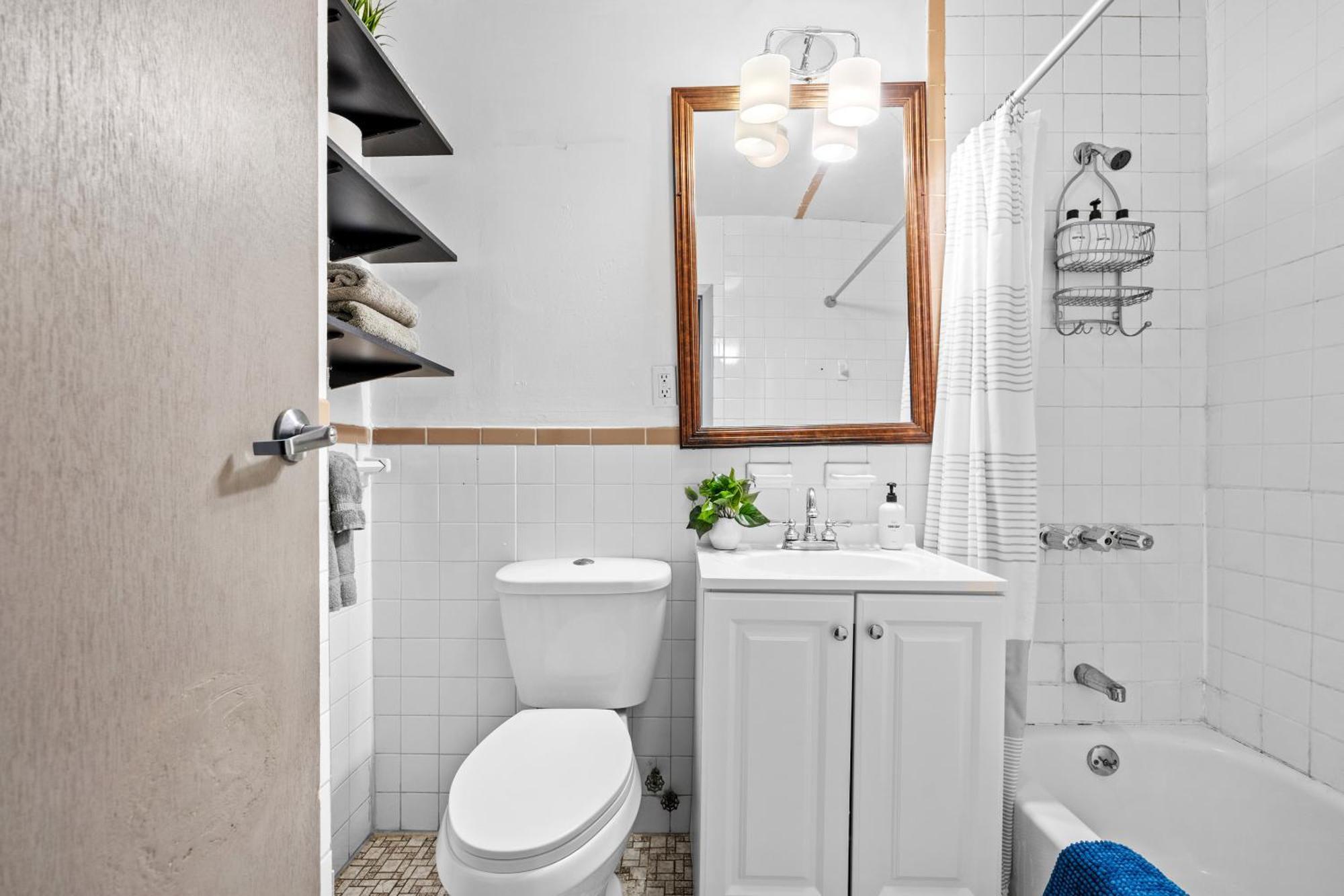Quaint 2br Walk To Time Square Apartment