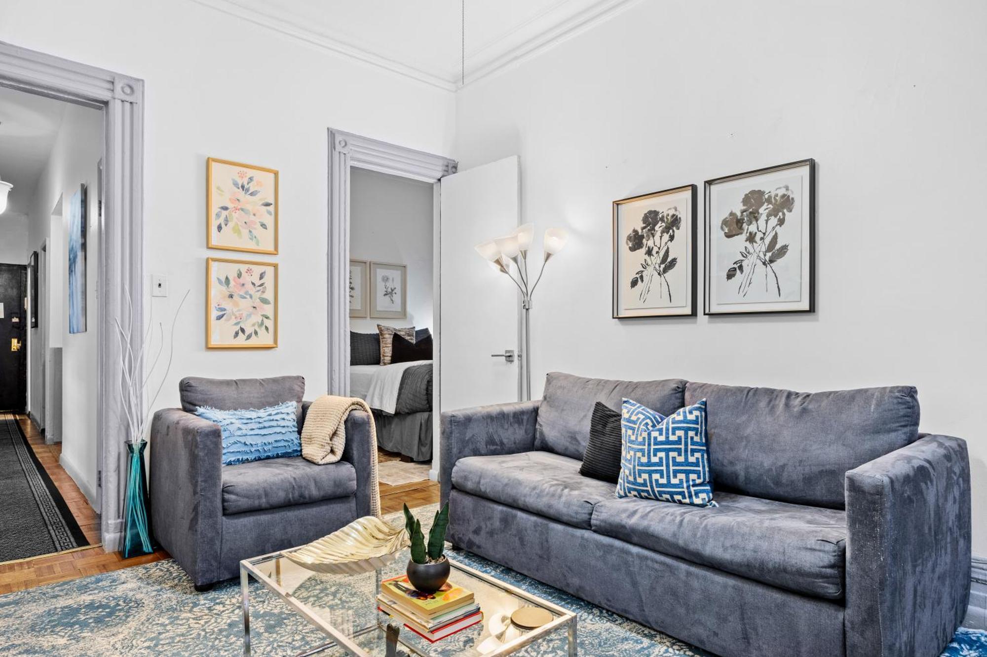 Quaint 2br Walk To Time Square New York