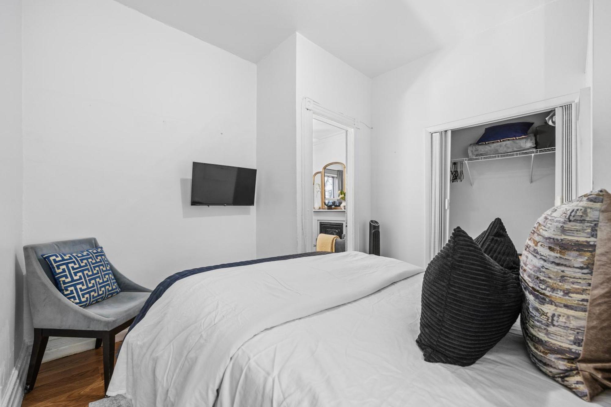 Quaint 2br Walk To Time Square Apartment *