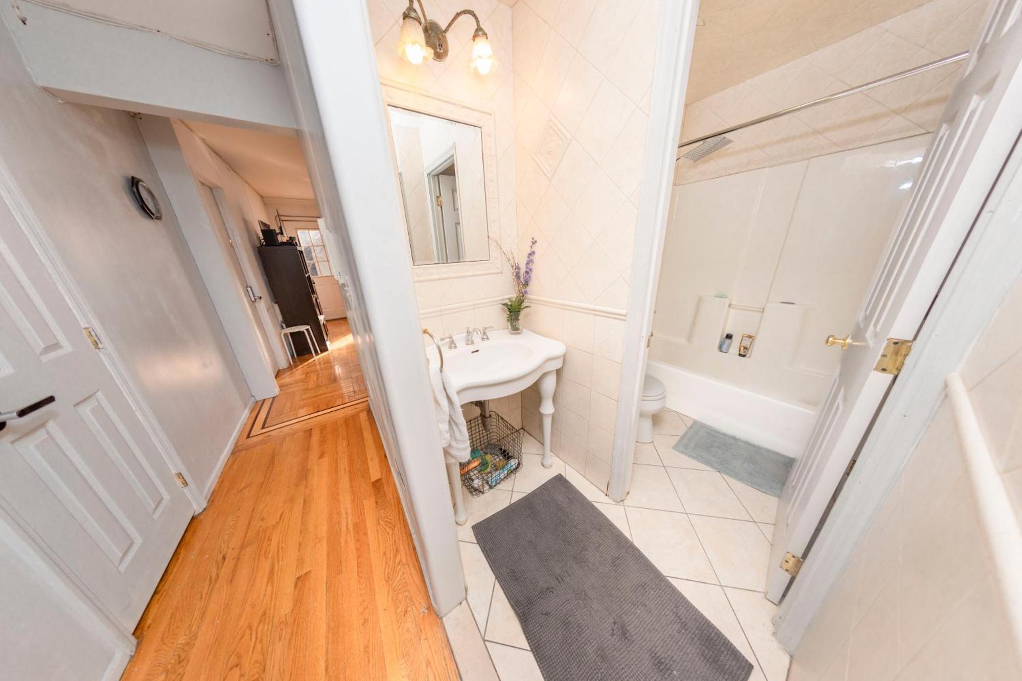 Central & Affordable Williamsburg Private Bedroom Close To Subway Homestay *