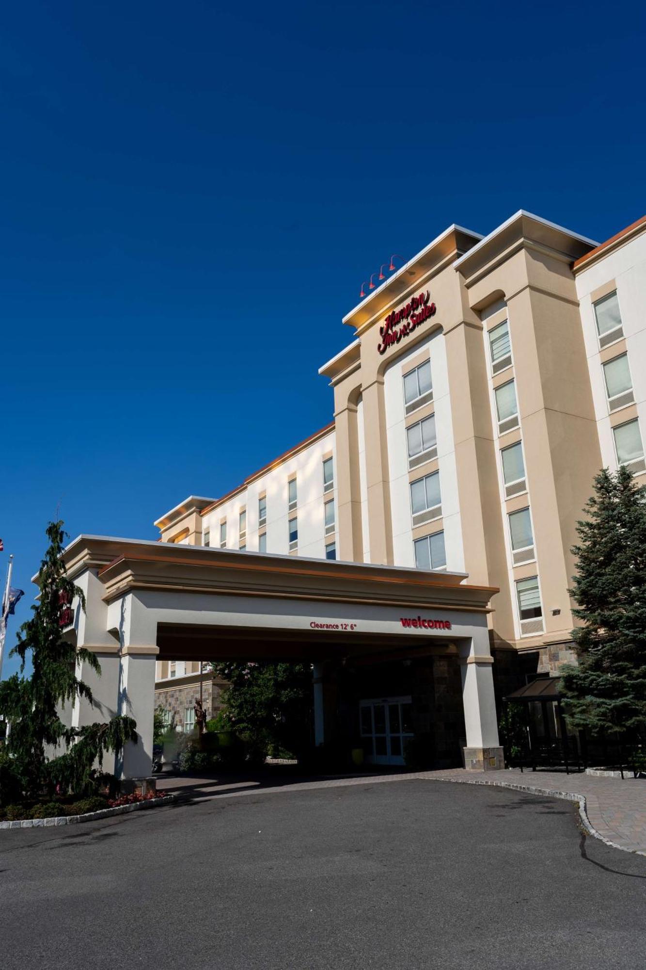 Hampton Inn&suites Staten Island 3*