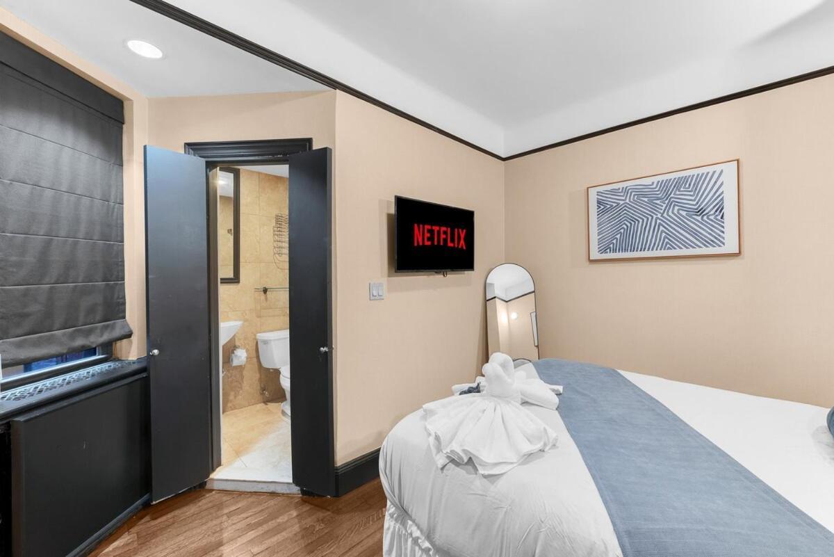 Walking Score In Heart Of With A Gym Apartment New York