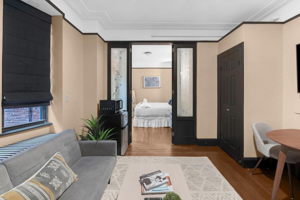 Apartment Walking Score In Heart Of With A Gym New York