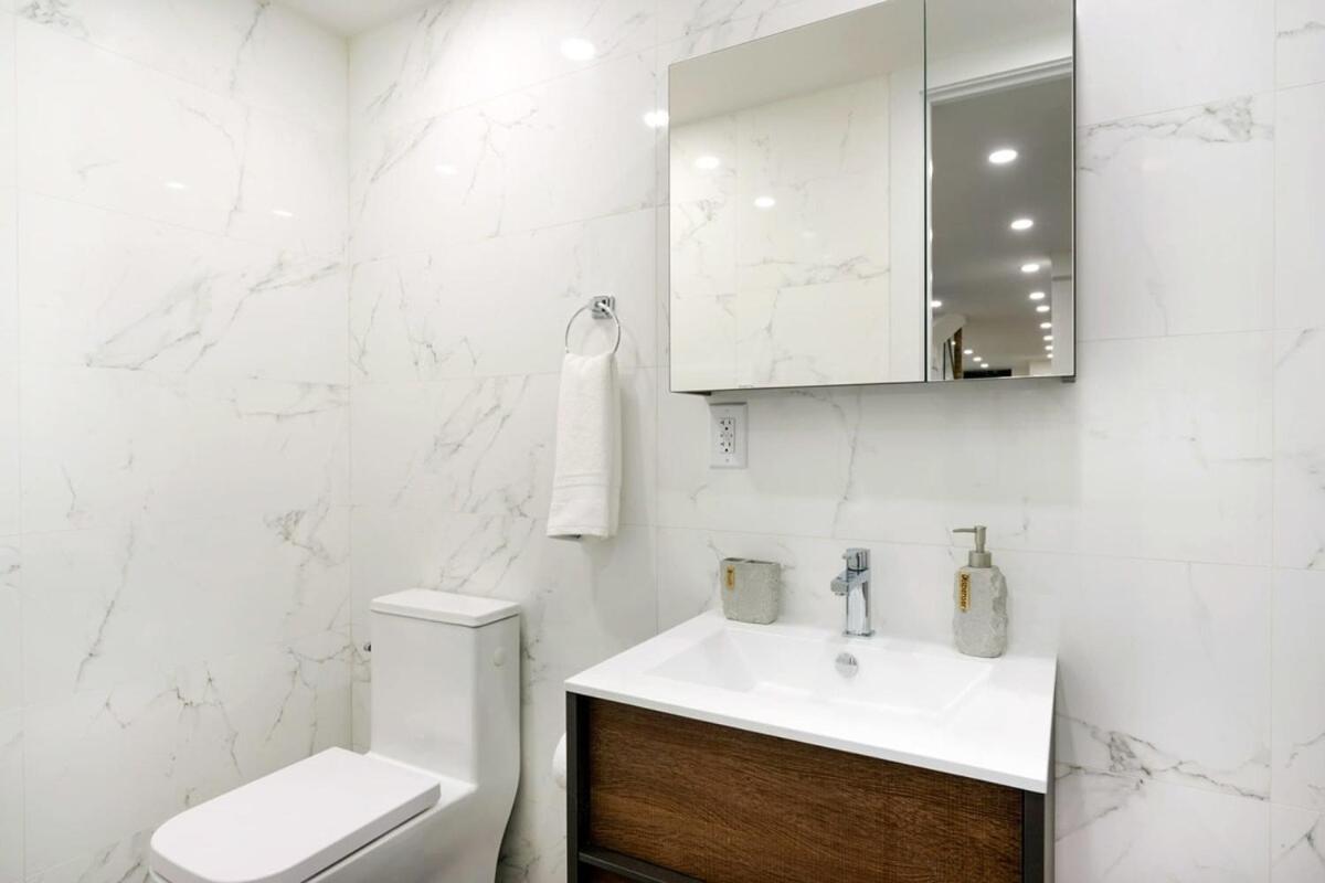 317-1d New 2br Duplex Wd Private Backyard Apartment
