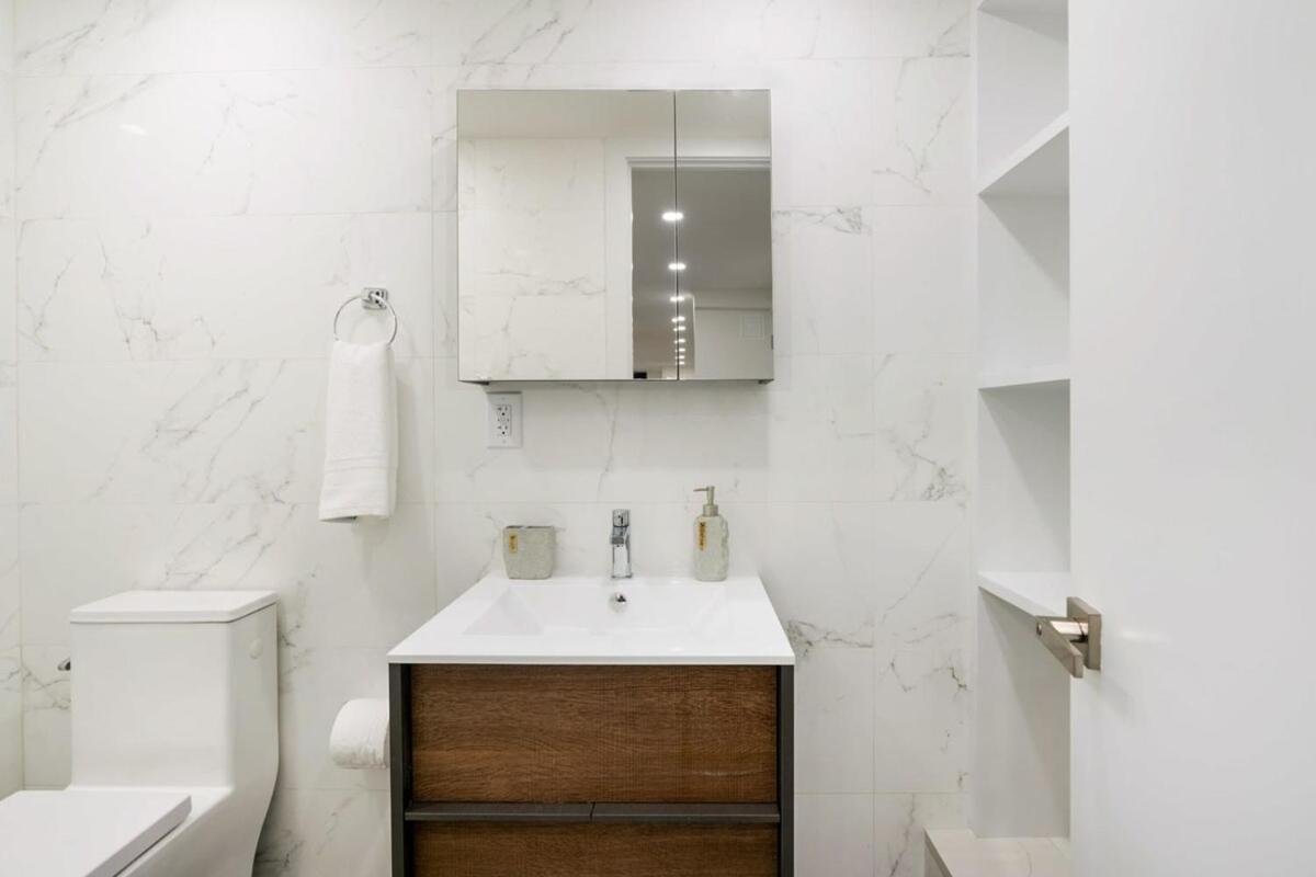317-1d New 2br Duplex Wd Private Backyard Apartment *