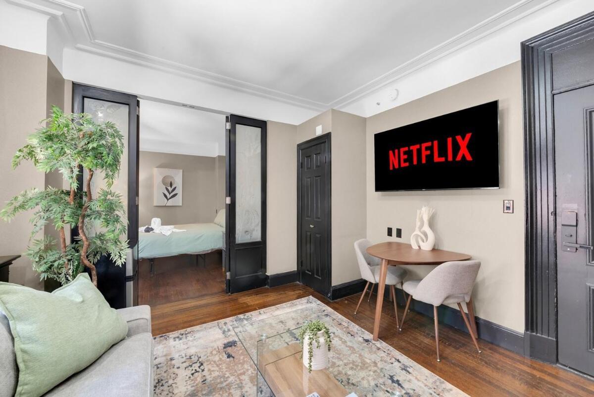 Location And Walkable In Ny With Gym Apartment