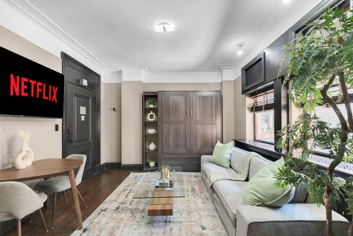 Location And Walkable In Ny With Gym New York