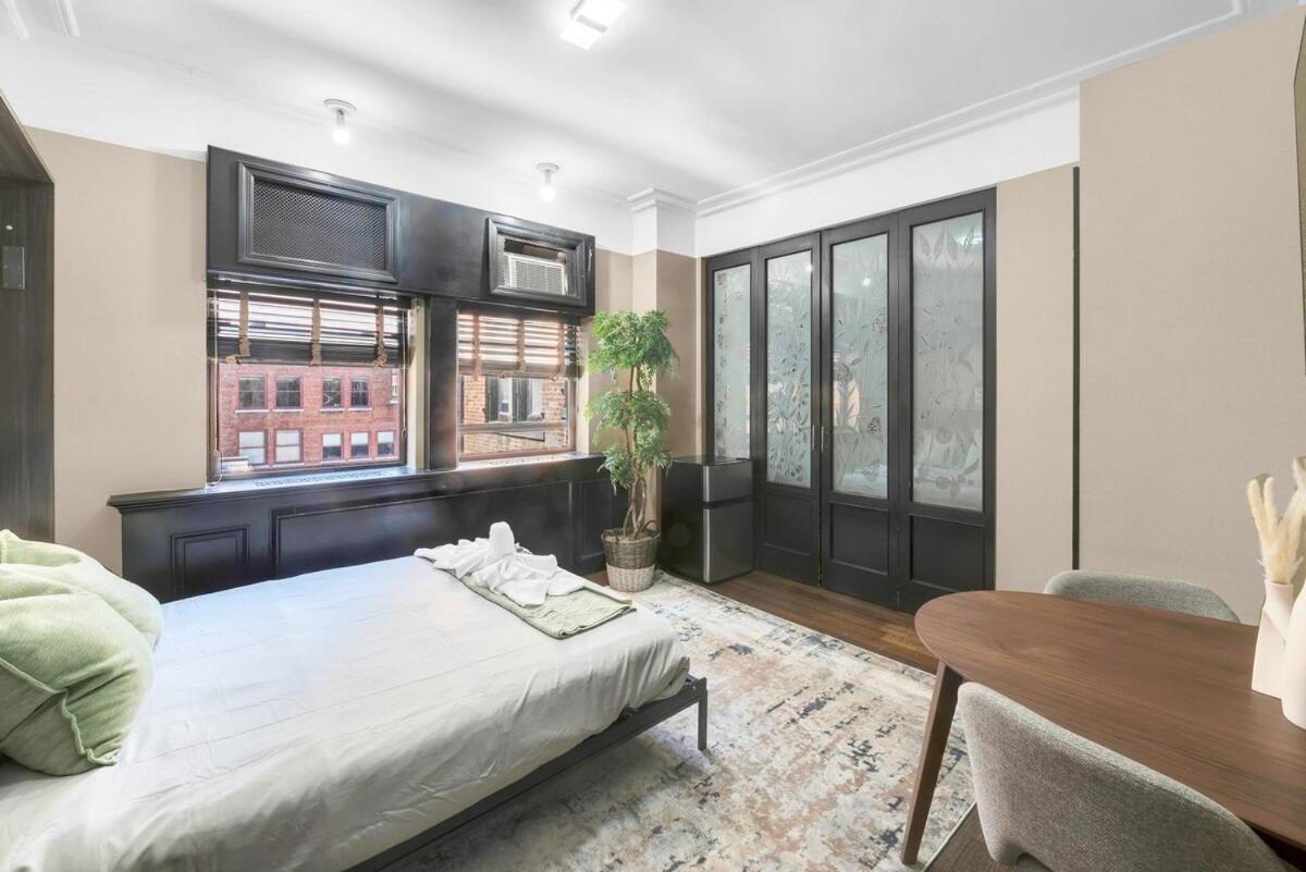 Location And Walkable In Ny With Gym *