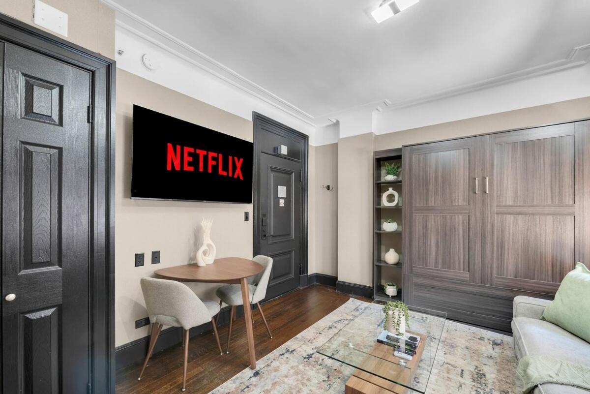 Location And Walkable In Ny With Gym Apartment *