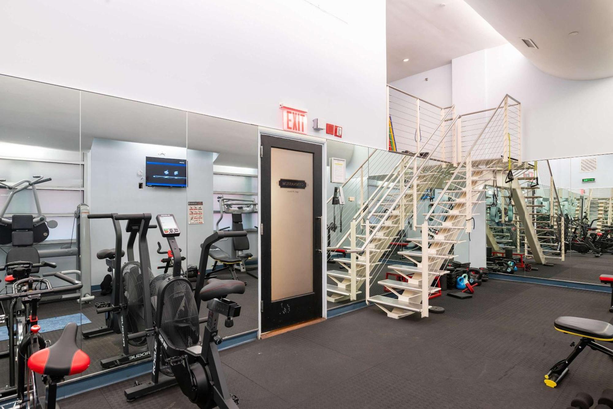 Walking Score In Heart Of With A Gym * New York