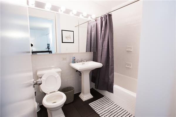 Lincoln Center Luxury Apartment *