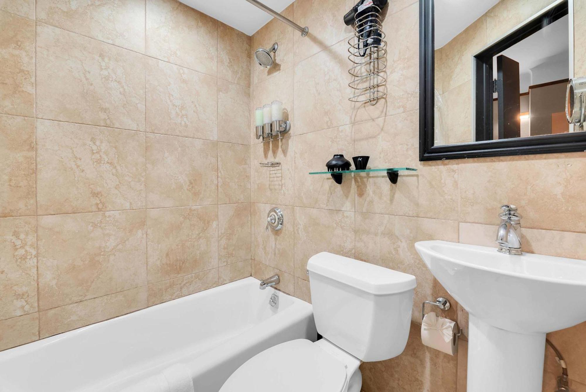 Apartment In The Heart Of Nyc 2 Bdr W Gym *