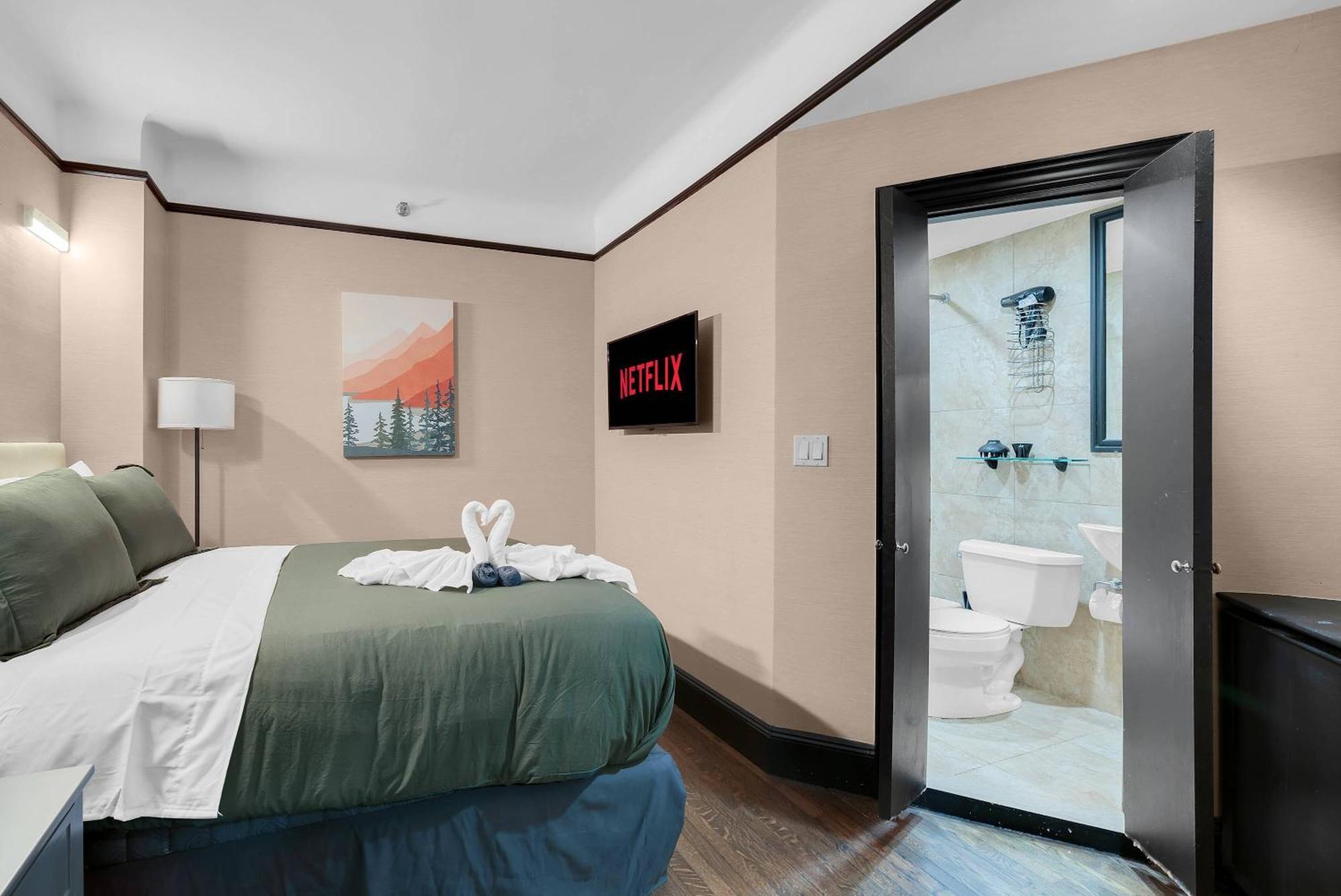 In The Heart Of Nyc 2 Bdr W Gym Apartment *