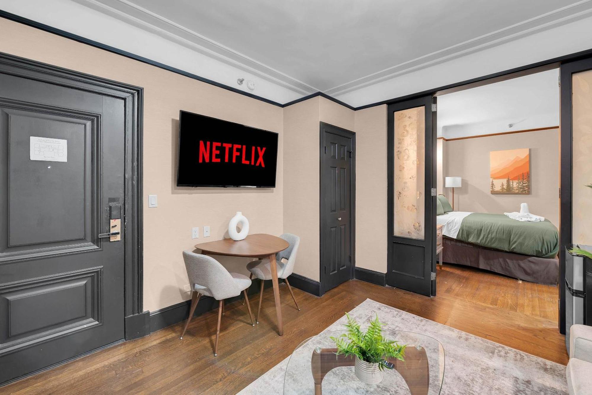 In The Heart Of Nyc 2 Bdr W Gym Apartment New York