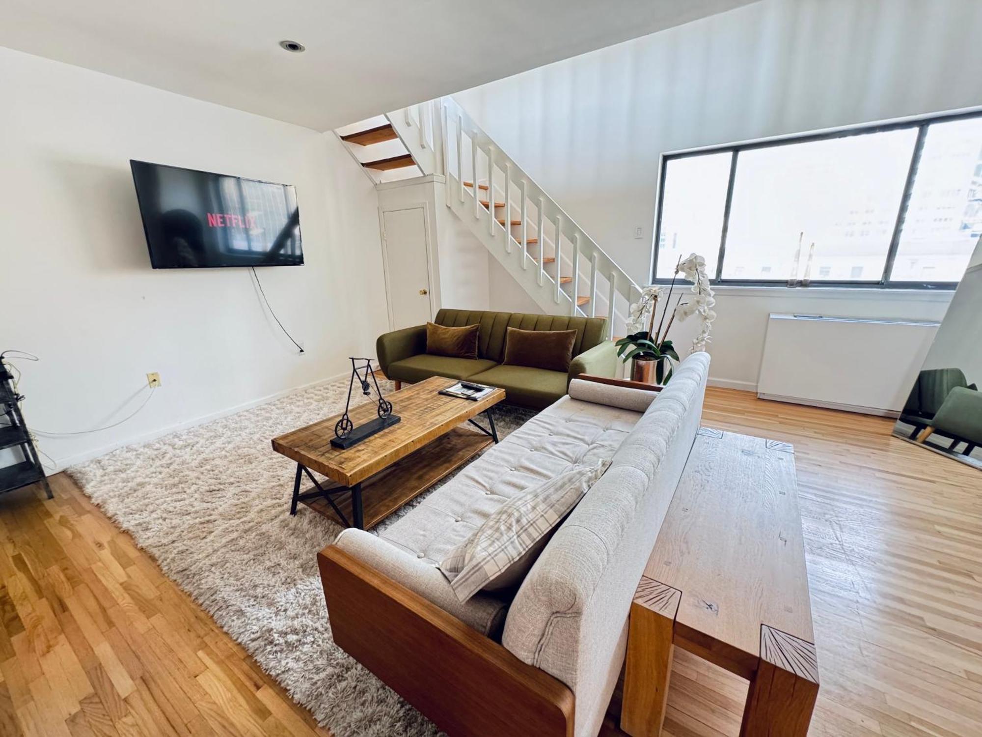 Apartment Stylish Duplex Penthouse With Large Outdoor Space *