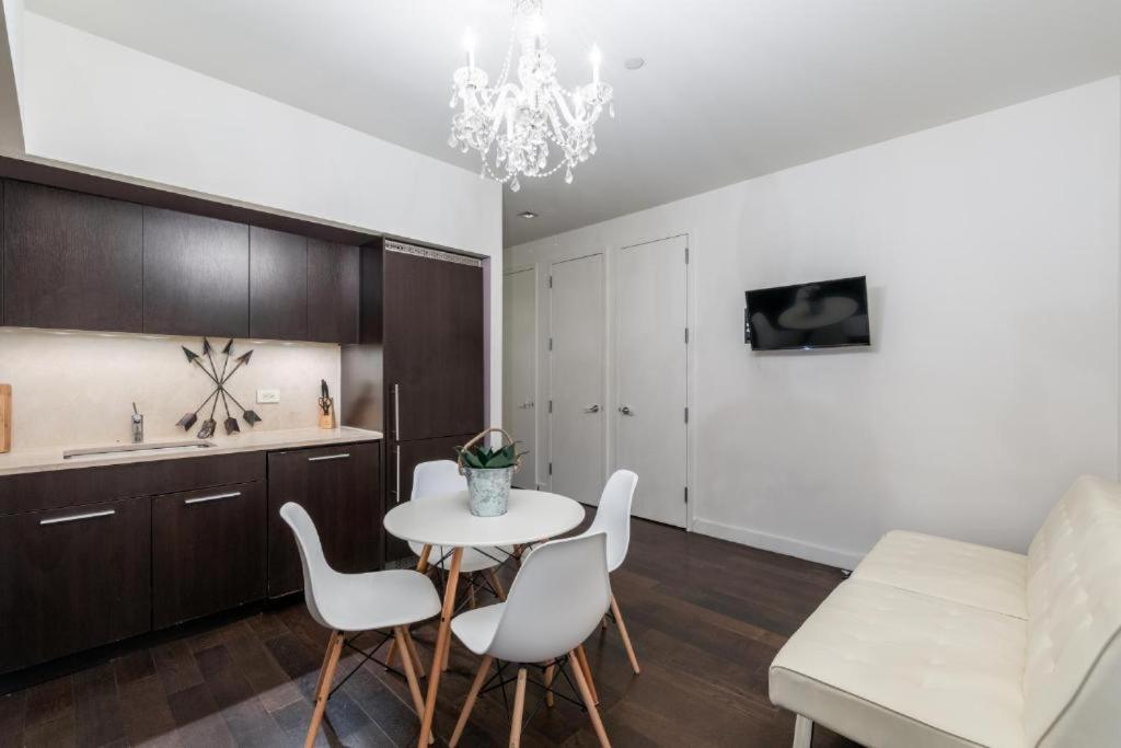 Apartment Luxury 5 Bedroom 2 Bath In Nyc! *