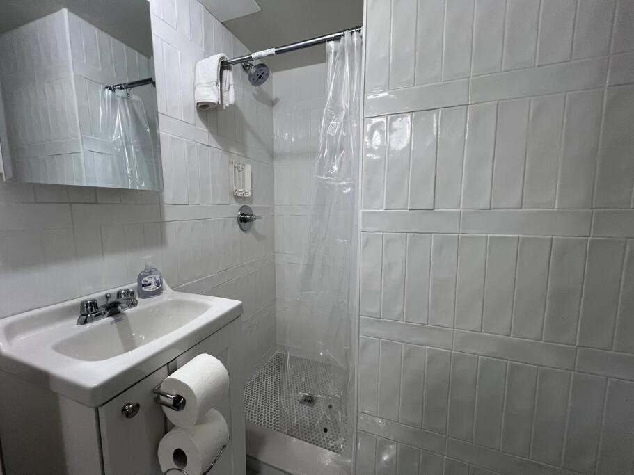 2bd 2ba Uws Oasis Apartment