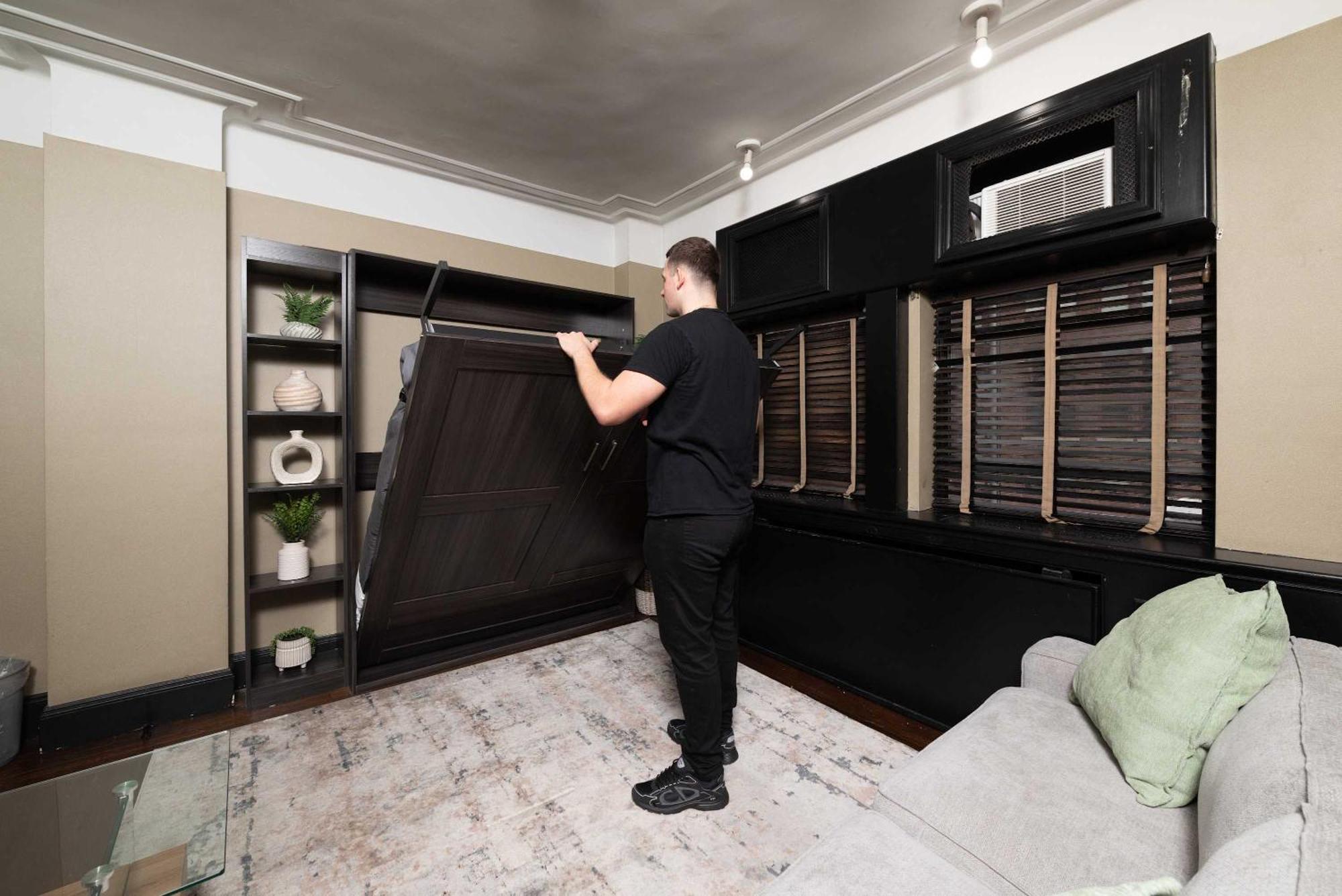 Location And Walkable In Ny With Gym Apartment