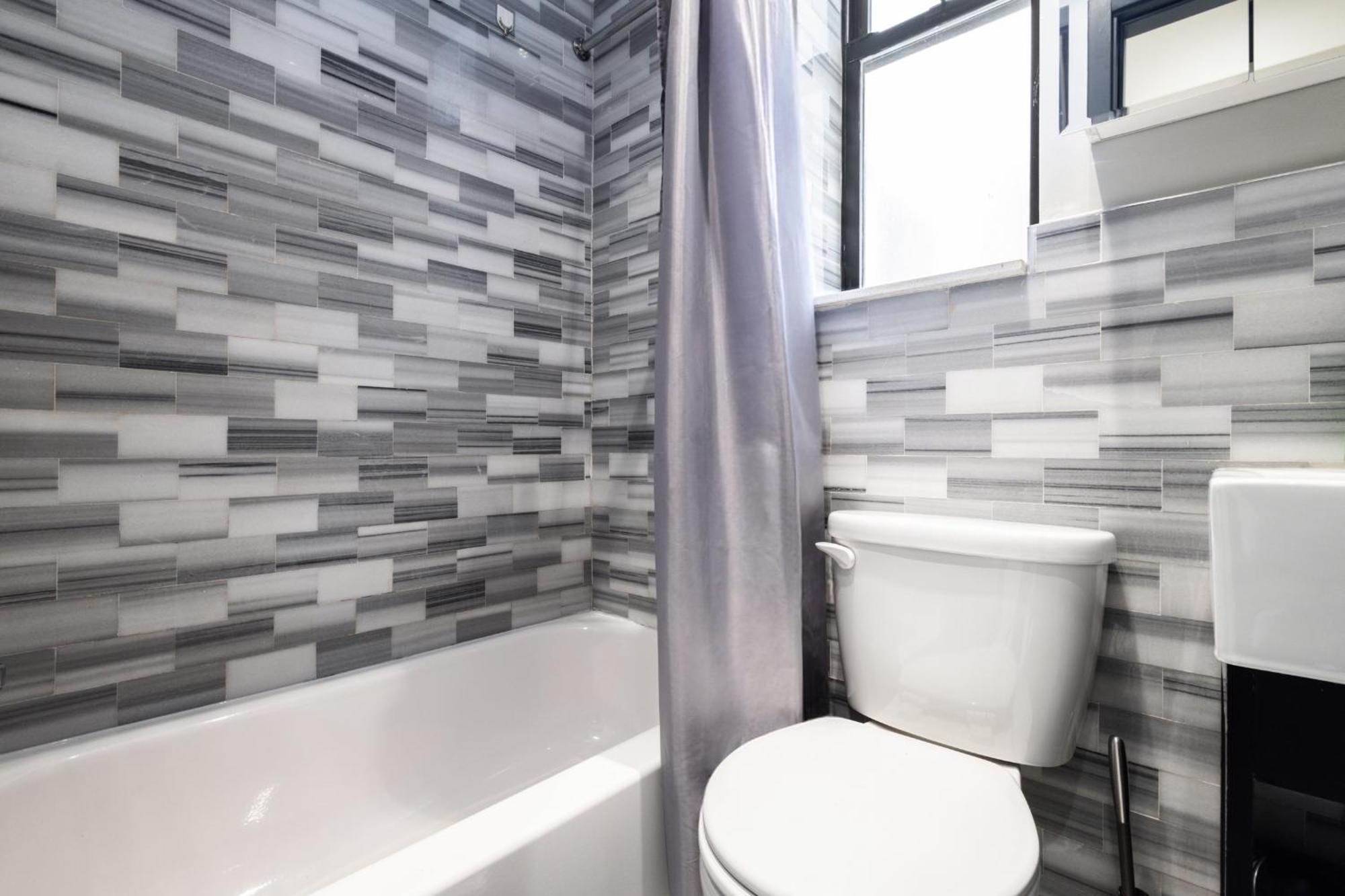 4 Bedroom Paradise Next To Park * New York