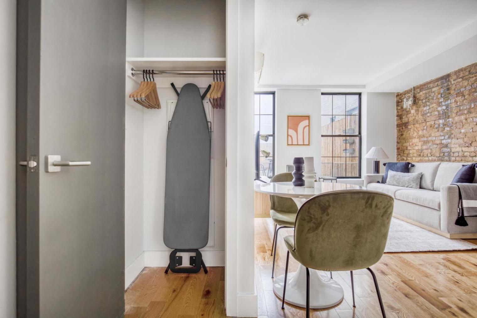 Downtown Bk 1br W Roof Gym Nr Train Nyc-698 *