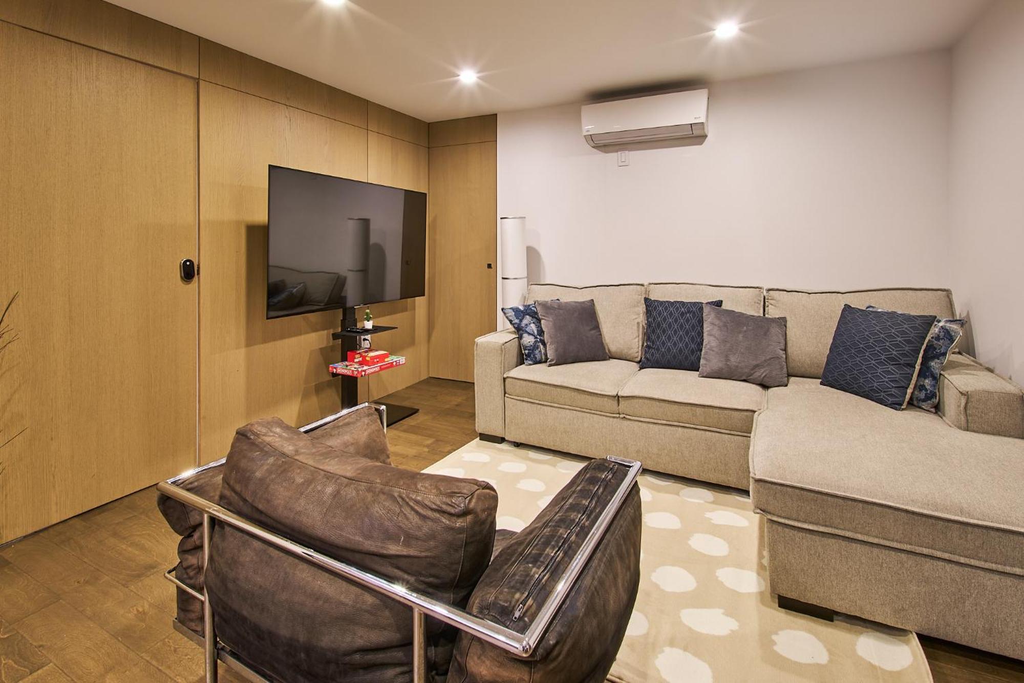 Modern 2 Bedroom Retreat In Downtown Manhattan