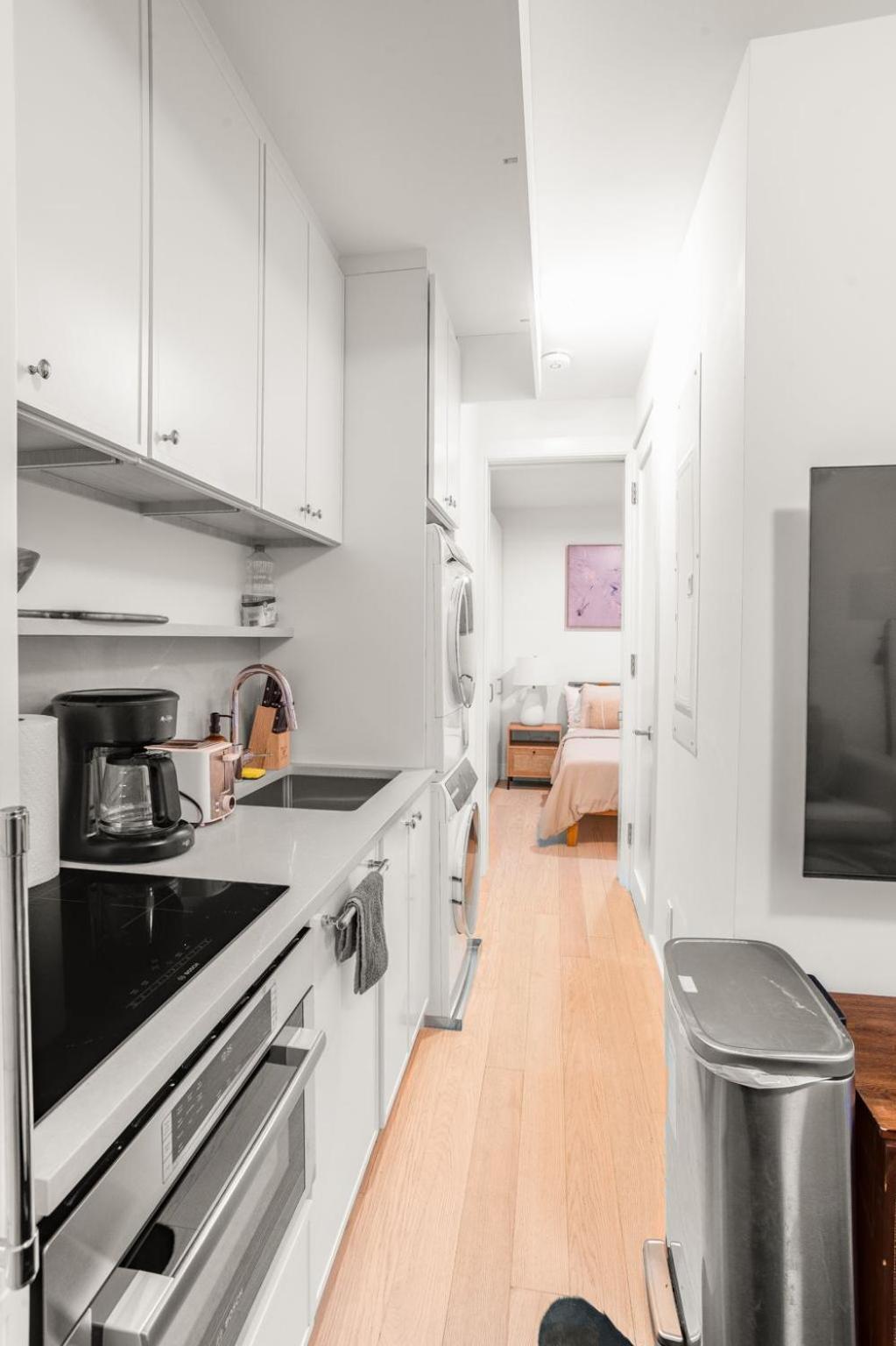 Comfortable 2br 1ba In Greenwich Village Steps From Washington Square Park Apartment *