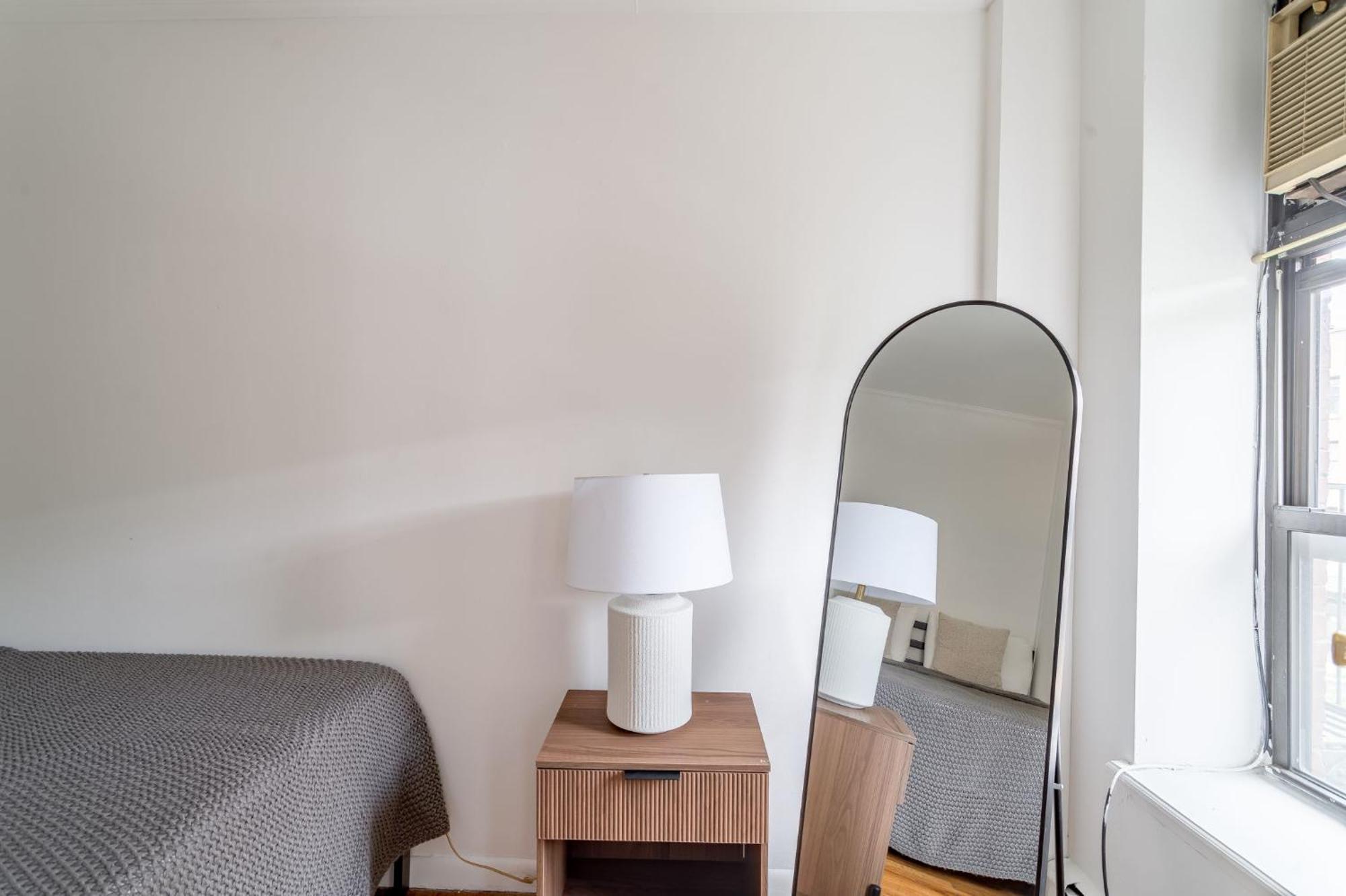 Bright 3br 1ba Retreat In Hells Kitchen Steps From Times Square New York