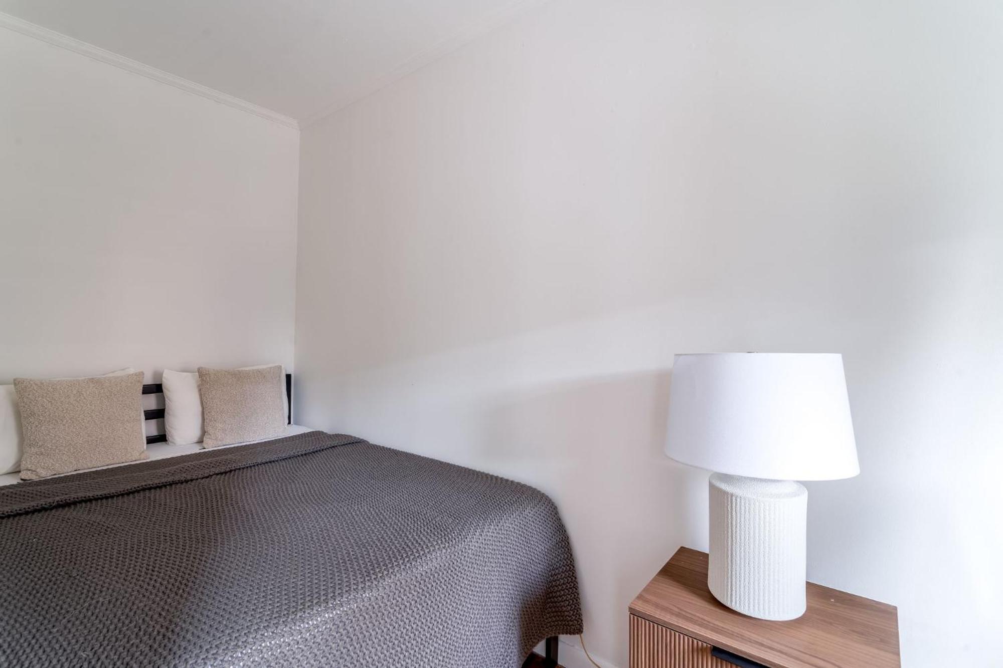 Apartment Bright 3br 1ba Retreat In Hells Kitchen Steps From Times Square *