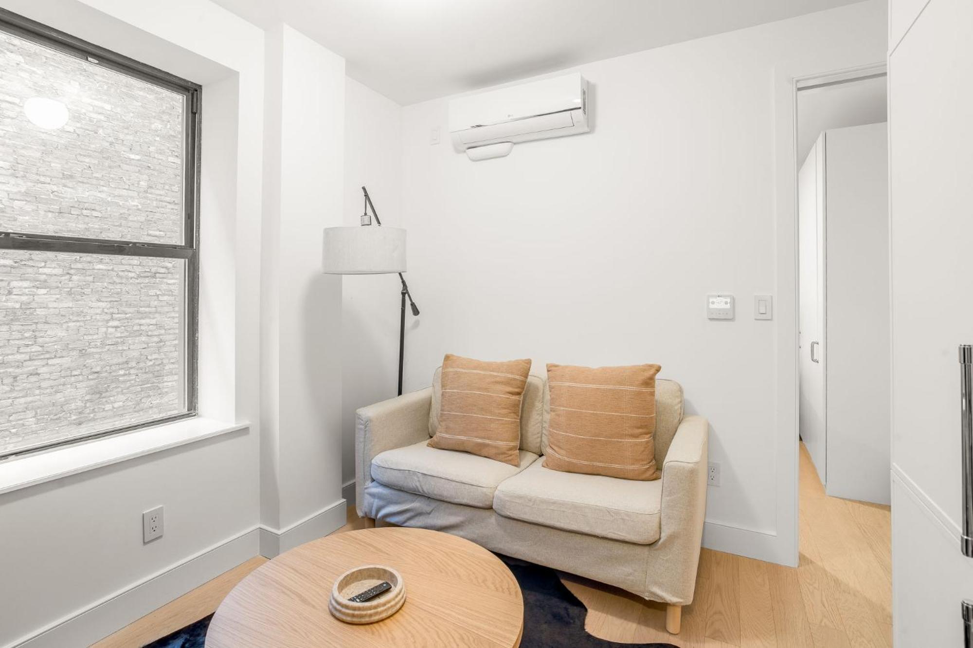 Comfortable 2br 1ba In Greenwich Village Steps From Washington Square Park Apartment *