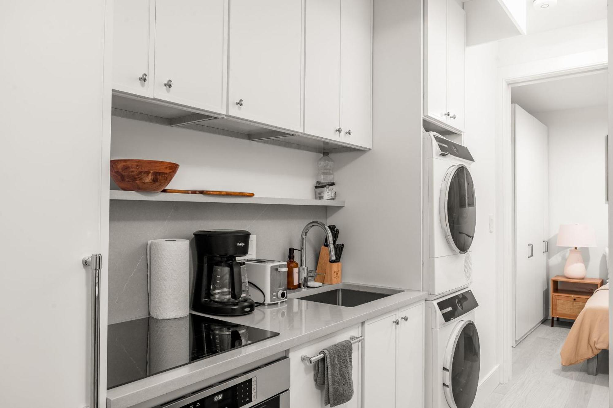 Comfortable 2br 1ba In Greenwich Village Steps From Washington Square Park *