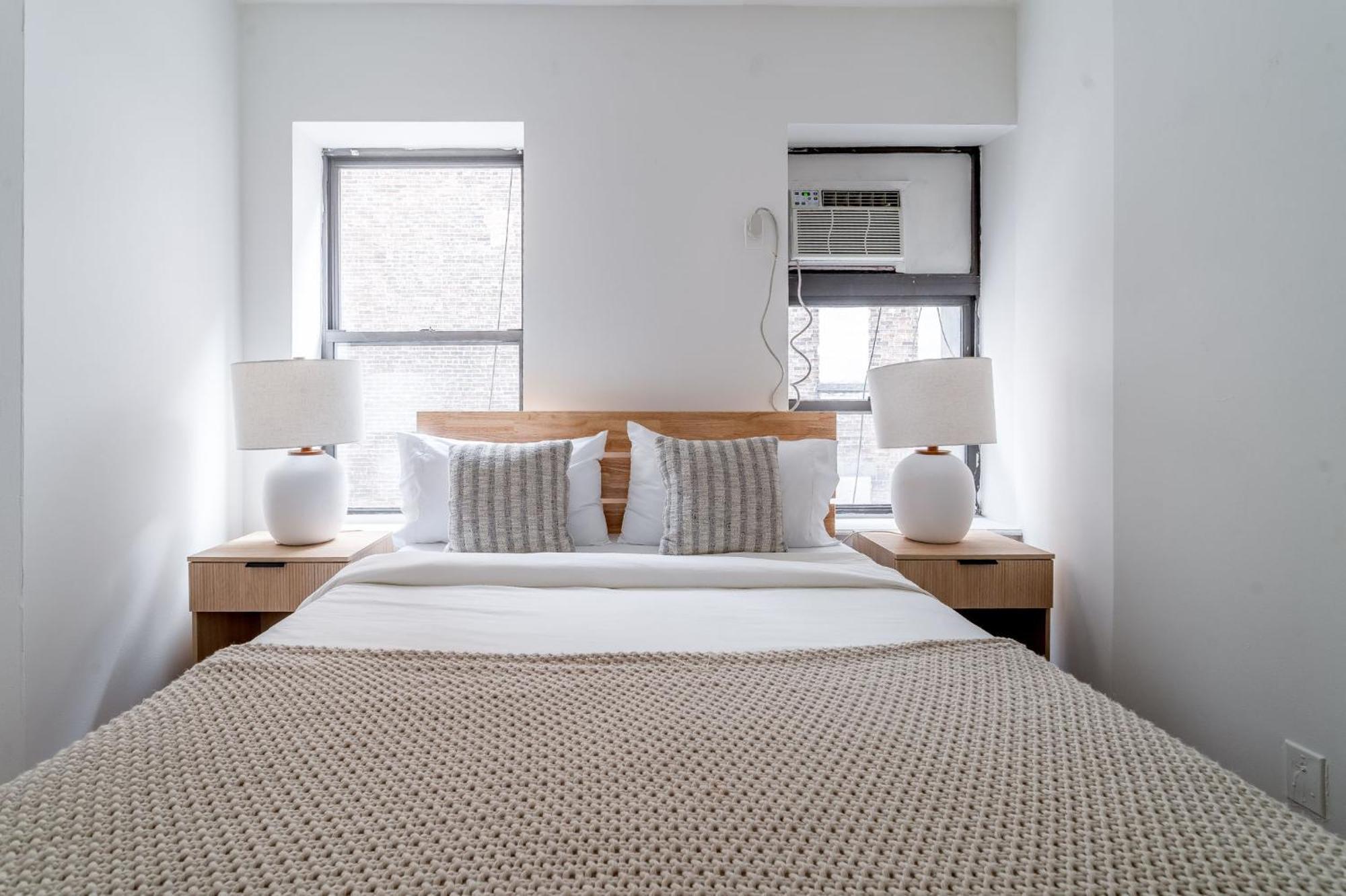 Bright 3br 1ba Retreat In Hells Kitchen Steps From Times Square New York