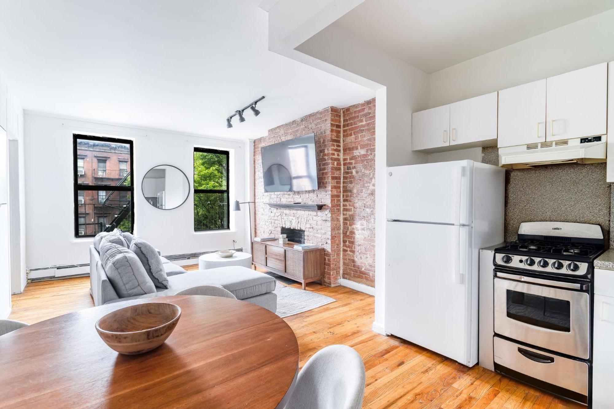 Apartment Bright 3br 1ba Retreat In Hells Kitchen Steps From Times Square *