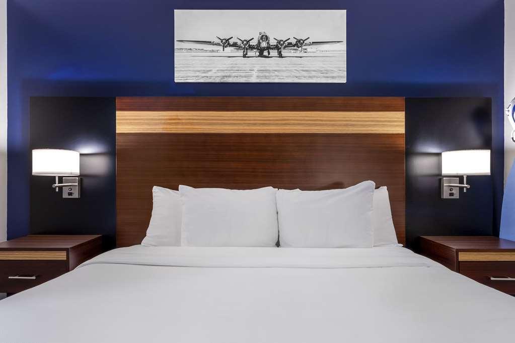 Avion Near Lga Airport, Ascend Collection New York