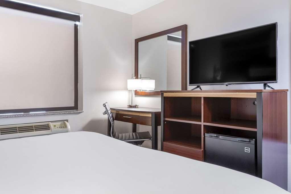 Avion Near Lga Airport, Ascend Collection * New York