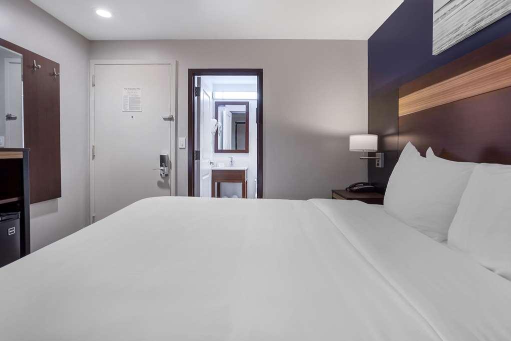Avion Near Lga Airport, Ascend Collection New York